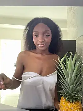 Keirahartz online show from 02.22.26