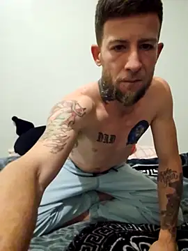 Snapshot of Couplesplay1 chatting on 09.28.25 Couplesplay1 online show from 09.28.25