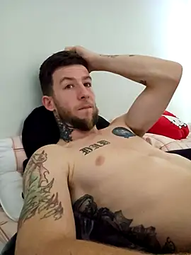 Snapshot of Couplesplay1 chatting on 10.04.25 Couplesplay1 online show from 10.04.25