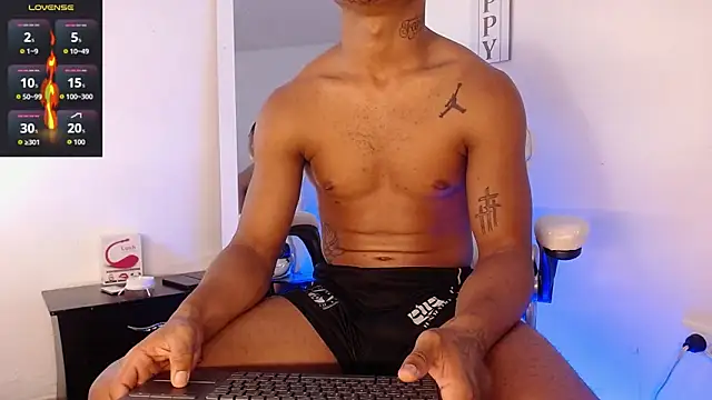Snapshot of rivaldo_ramos chatting on 10.11.25 rivaldo ramos online show from 10.11.25