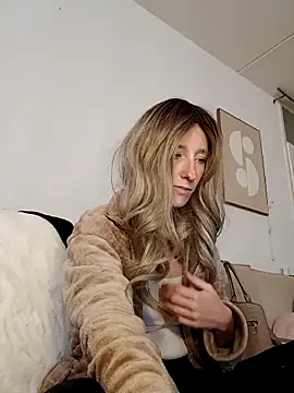 Snapshot of Maeve92 chatting on 09.12.25 Maeve92 online show from 09.12.25