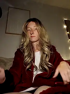 Snapshot of Maeve92 chatting on 09.27.25 Maeve92 online show from 09.27.25