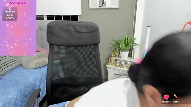 Allison 19   online show from 12.15.25