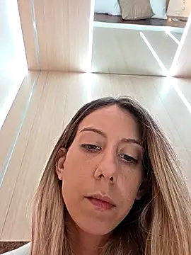 Snapshot of PetiteSecrets chatting on 09.08.25 PetiteSecrets online show from 09.08.25