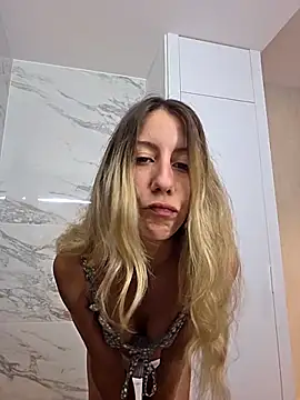 Snapshot of PetiteSecrets chatting on 09.20.25 PetiteSecrets online show from 09.20.25