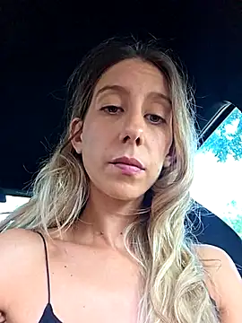 Snapshot of PetiteSecrets chatting on 10.04.25 PetiteSecrets online show from 10.04.25