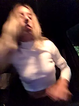 Snapshot of PetiteSecrets chatting on 10.09.25 PetiteSecrets online show from 10.09.25