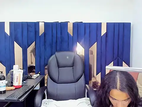 Aisha hotts777 online show from 11.19.25