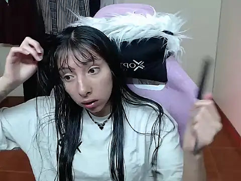 ScarlettShirahoshi online show from 11.25.25