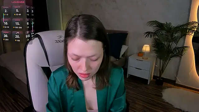 Lunar Lily online show from 11.11.25