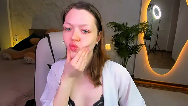 Lunar Lily online show from 12.01.25