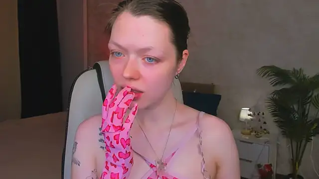 Snapshot of Lunar_Lily chatting on 01.14.26 Lunar Lily online show from 01.14.26