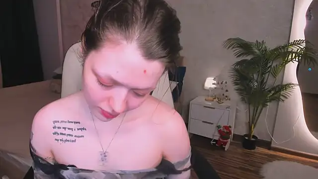 Snapshot of Lunar_Lily chatting on 01.19.26 Lunar Lily online show from 01.19.26