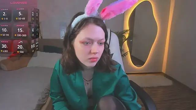 Snapshot of Lunar_Lily chatting on 04.05.26 Lunar Lily online show from 04.05.26