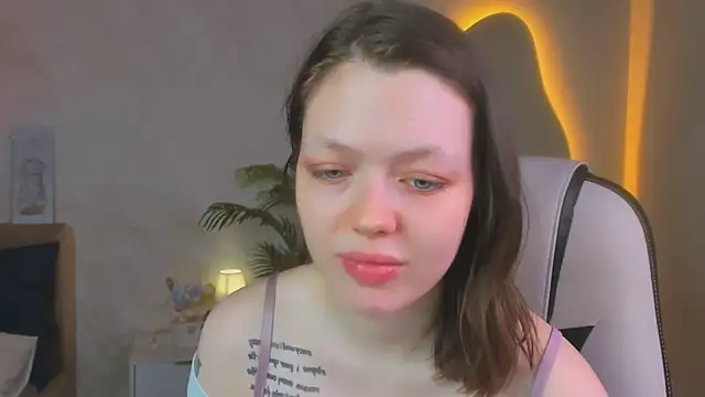 Snapshot of Lunar_Lily chatting on 04.16.26 Lunar Lily online show from 04.16.26