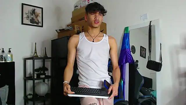 Snapshot of Gael_Jones chatting on 09.25.25 Gael Jones online show from 09.25.25