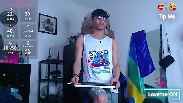 Snapshot of Gael_Jones chatting on 09.29.25 Gael Jones online show from 09.29.25