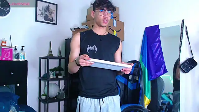 Snapshot of Gael_Jones chatting on 10.05.25 Gael Jones online show from 10.05.25