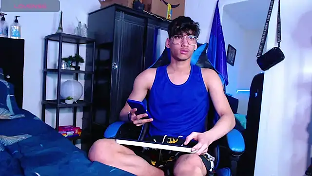 Snapshot of Gael_Jones chatting on 10.09.25 Gael Jones online show from 10.09.25