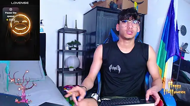 Snapshot of Gael_Jones chatting on 10.12.25 Gael Jones online show from 10.12.25