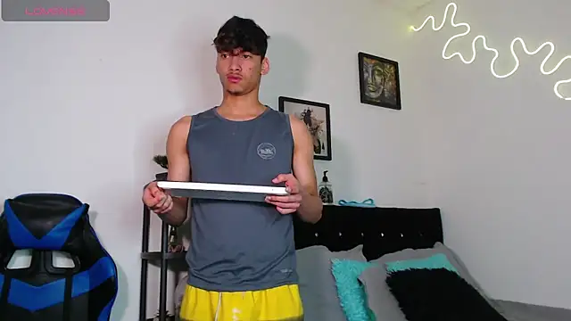 Snapshot of Gael_Jones chatting on 10.24.25 Gael Jones online show from 10.24.25