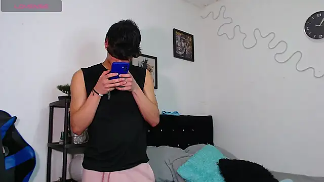 Snapshot of Gael_Jones chatting on 10.26.25 Gael Jones online show from 10.26.25