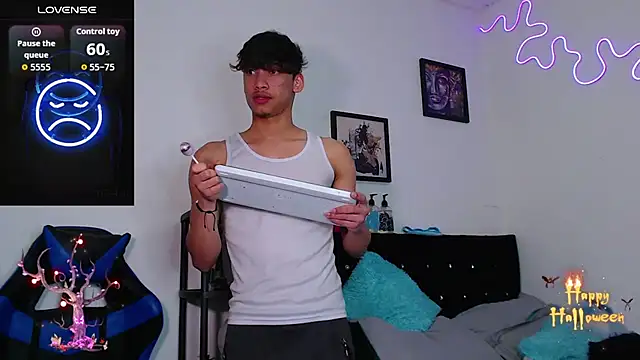 Snapshot of Gael_Jones chatting on 10.27.25 Gael Jones online show from 10.27.25