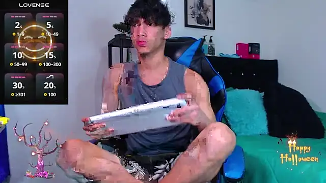 Snapshot of Gael_Jones chatting on 10.29.25 Gael Jones online show from 10.29.25