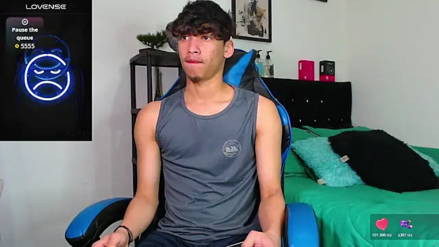 Snapshot of Gael_Jones chatting on 11.04.25 Gael Jones online show from 11.04.25