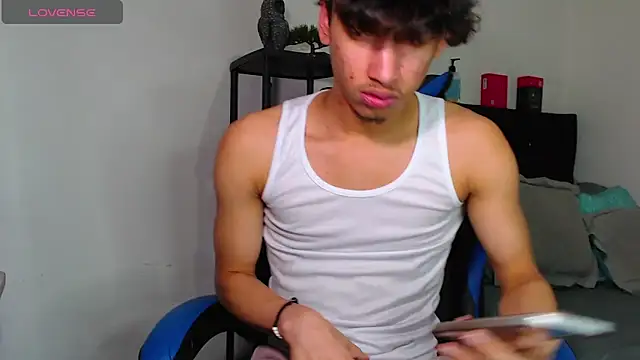 Snapshot of Gael_Jones chatting on 11.23.25 Gael Jones online show from 11.23.25