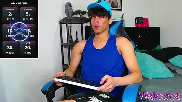 Snapshot of Gael_Jones chatting on 11.26.25 Gael Jones online show from 11.26.25