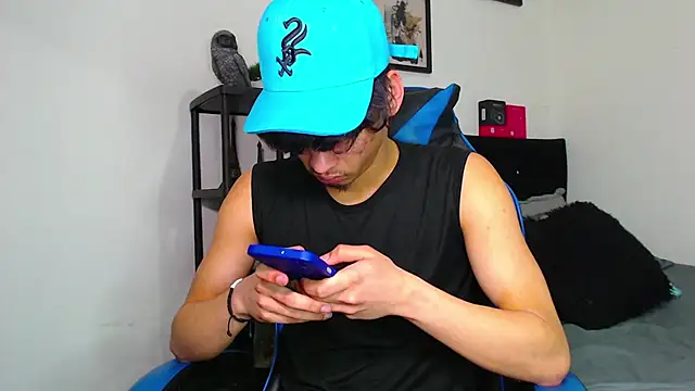 Snapshot of Gael_Jones chatting on 11.27.25 Gael Jones online show from 11.27.25