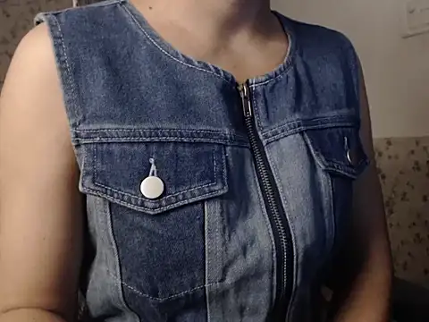 Snapshot of snow_white123 chatting on 10.28.25 snow white123 online show from 10.28.25