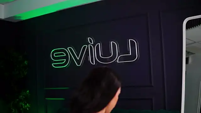 Snapshot of SiennaRuh chatting on 10.24.25 SiennaRuh online show from 10.24.25