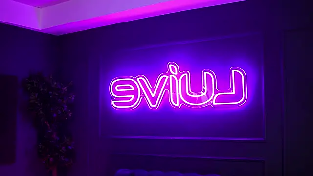 Snapshot of SiennaRuh chatting on 10.28.25 SiennaRuh online show from 10.28.25