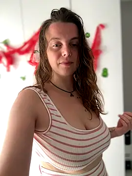 Snapshot of TenderLaGlamor chatting on 10.21.25 TenderLaGlamor online show from 10.21.25