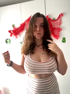 Snapshot of TenderLaGlamor chatting on 10.23.25 TenderLaGlamor online show from 10.23.25