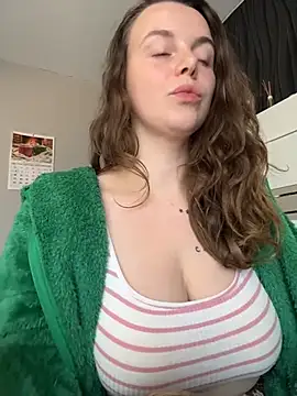 Snapshot of TenderLaGlamor chatting on 11.25.25 TenderLaGlamor online show from 11.25.25