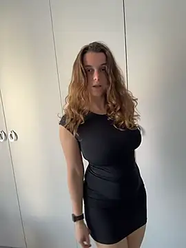 Snapshot of TenderLaGlamor chatting on 12.01.25 TenderLaGlamor online show from 12.01.25