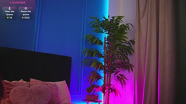 Snapshot of alexxisrae chatting on 12.02.25 alexxisrae online show from 12.02.25