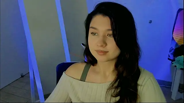 Snapshot of Sandra_Curly chatting on 11.26.25 Sandra Curly online show from 11.26.25