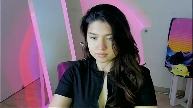 Snapshot of Sandra_Curly chatting on 12.15.25 Sandra Curly online show from 12.15.25