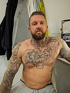 Snapshot of tattedmuscle1 chatting on 10.31.25 tattedmuscle1 online show from 10.31.25