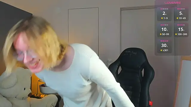 Amanda Butlerr online show from 10.25.25