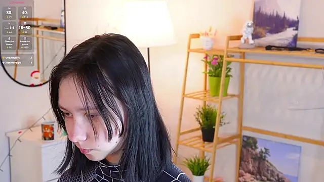 Snapshot of SuzanneHowse chatting on 01.14.26 SuzanneHowse online show from 01.14.26