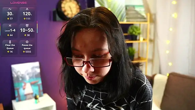 Snapshot of SuzanneHowse chatting on 02.18.26 SuzanneHowse online show from 02.18.26