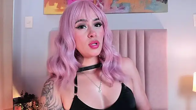 Snapshot of SagiraBelle chatting on 10.18.25 SagiraBelle online show from 10.18.25