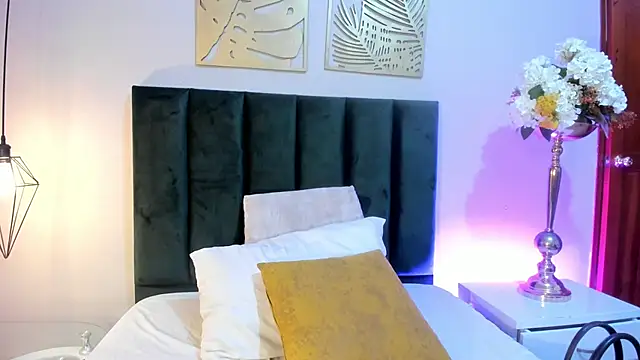 Snapshot of SagiraBelle chatting on 12.15.25 SagiraBelle online show from 12.15.25