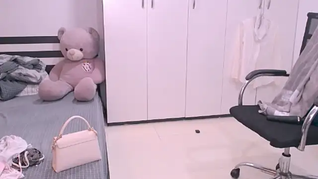 Snapshot of bunny_b4nny chatting on 09.24.25 bunny b4nny online show from 09.24.25