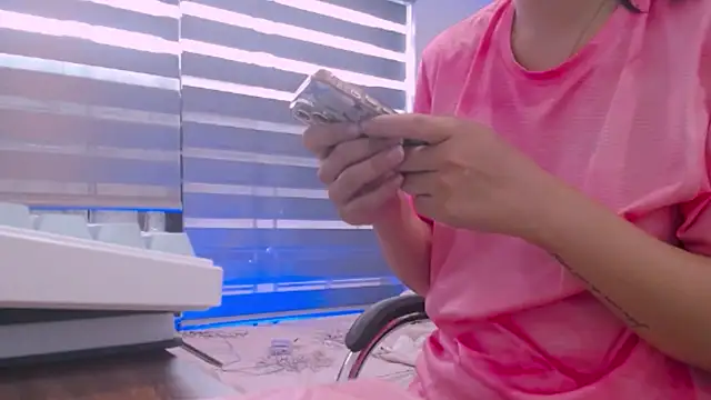 Snapshot of bunny_b4nny chatting on 10.11.25 bunny b4nny online show from 10.11.25